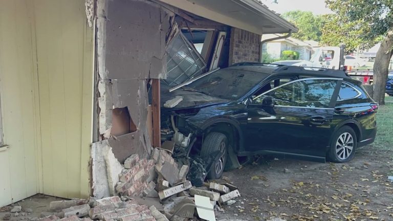 Suspect crashes into Benbrook home during chase with Fort Worth Police