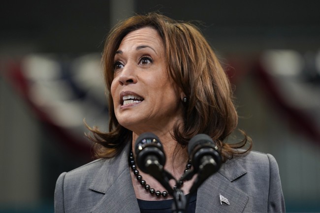 Kamala Gets Caught on Hot Mic With Gretchen Whitmer in Fake, Cringeworthy Moment