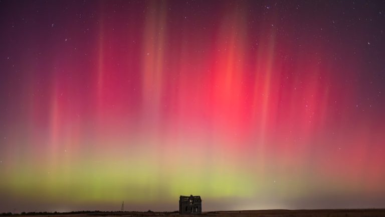 Will the northern lights be visible in Texas skies again tonight?