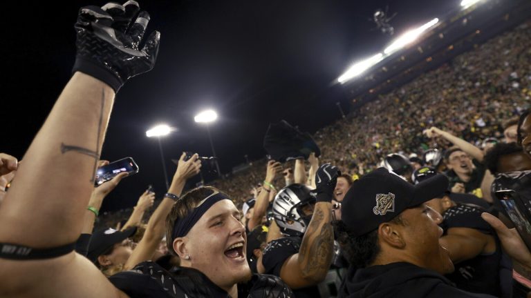 AP Top 25: Oregon, Penn State move behind No. 1 Texas. Army, Navy both ranked for 1st time since ’60