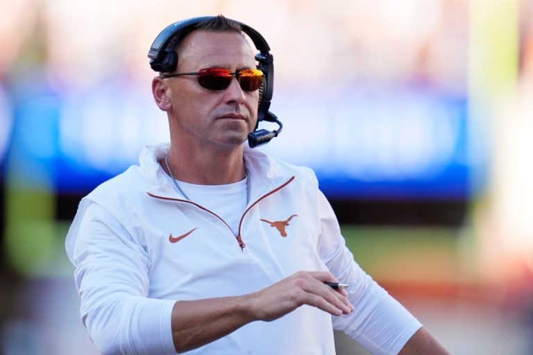 Texas Longhorns regain top spot in AP poll after chaotic Saturday in college football