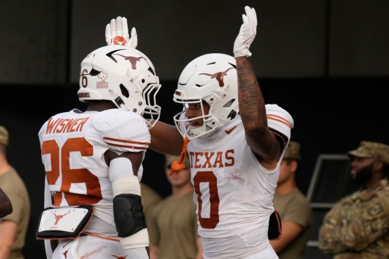 No. 5 Texas hangs on for 27-24 win over No. 25 Vanderbilt