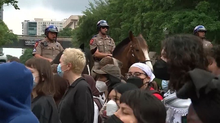 Texas legislature could consider a mask ban at protests next session