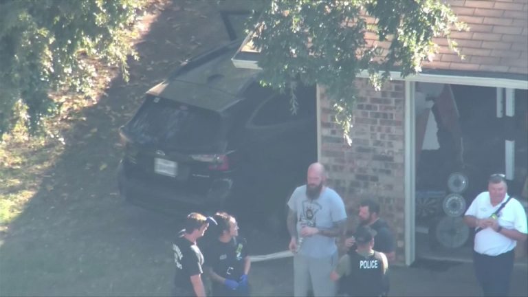 Chase involving Fort Worth police ends with stolen car crashing into home