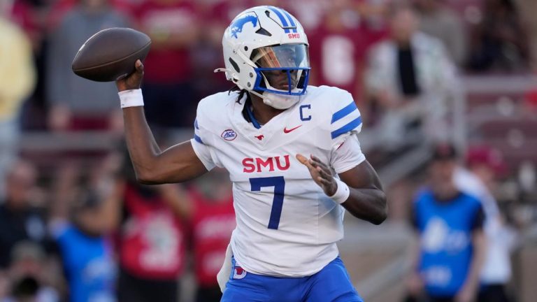 Kevin Jennings throws 3 TD passes to lead No. 21 SMU past Stanford, 40-10