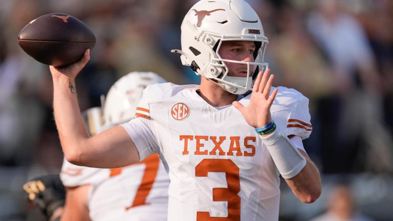 Quinn Ewers throws for 3 TDs as No. 5 Texas beats No. 25 Vanderbilt 27-24