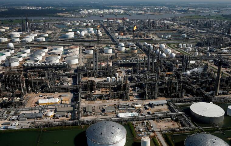 Investigation launched after 2 killed in Texas oil refinery leak