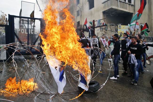 BREAKING: Horrific Footage Shows Israeli Soccer Fans Attacked by Antisemitic Mobs in Amsterdam