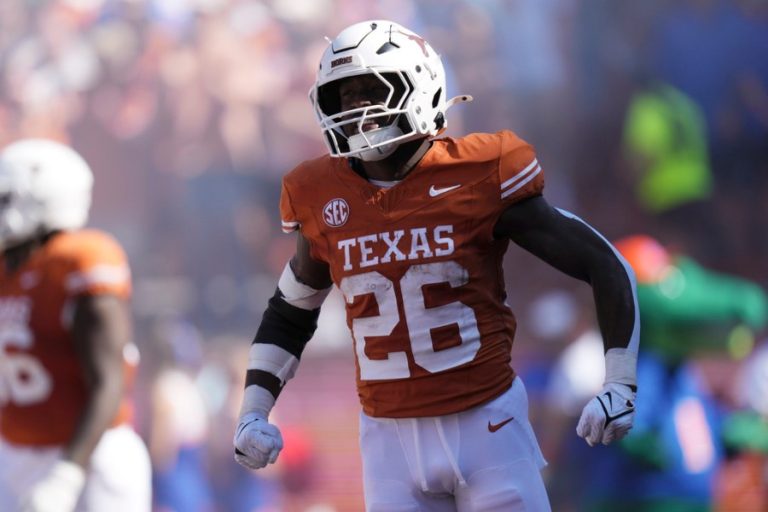 Turnovers, explosive offense carry No. 5 Texas to 49-17 win over Florida