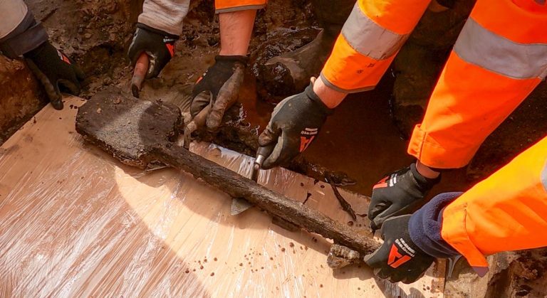 Buried 3,000-Year-old Spade is One of the Oldest Wooden Tools Ever Found in UK