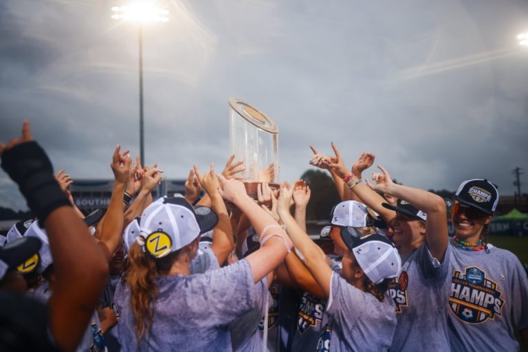 Texas claims first SEC title with women’s soccer win over South Carolina