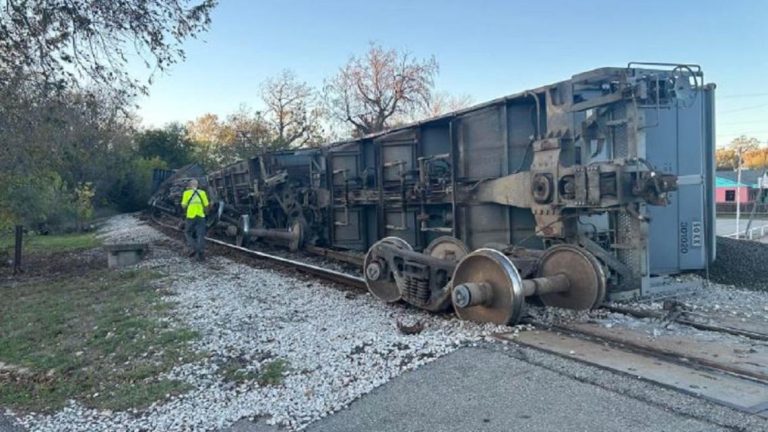 Railroad crossing shutdown as North Texas police respond to train derailment