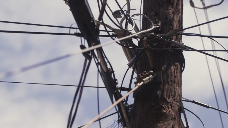 Severe thunderstorms causing power outages in North Texas counties | Here’s how many people are affected