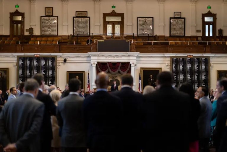 Texas lawmakers unleash legislative blitz, file over 1,000 bills