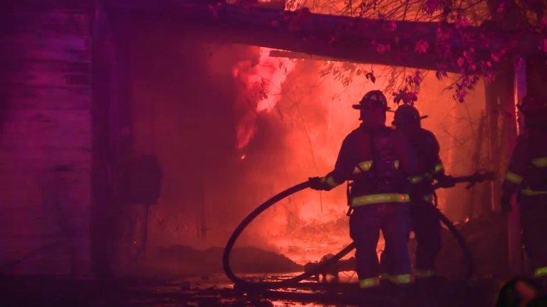 Incendio en el lado este destruye casa y daña cuatro pequeños negocios, dice SAFD