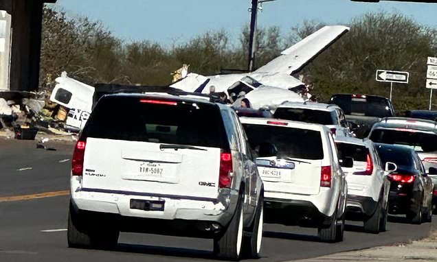 Plane crashes into three cars in Texas