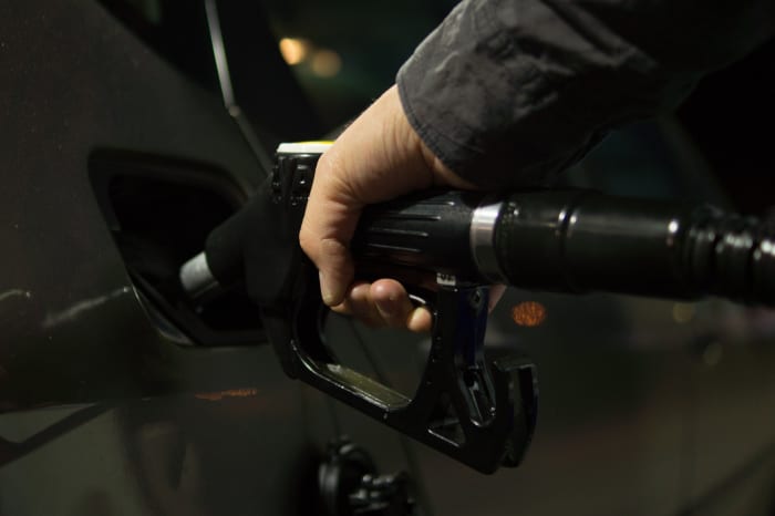 San Antonio gas prices drop 13.6 cents per gallon, GasBuddy reports