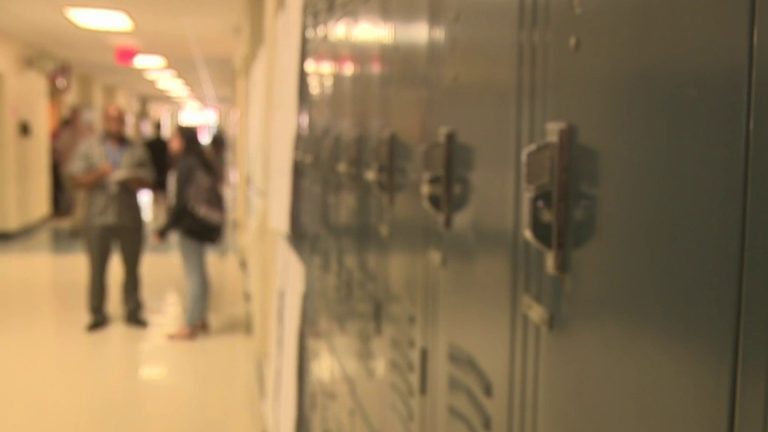 Some school districts aren’t following longtime law on teen dating violence. A bill aims to change that