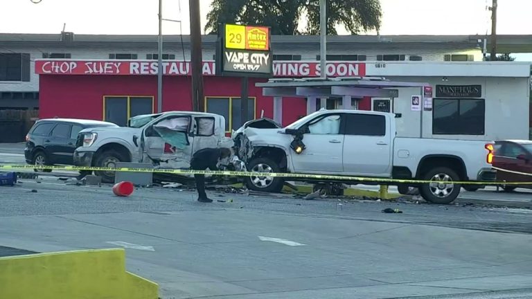 2 teenagers in custody after carjacking ends in T-bone crash on North Side, SAPD says