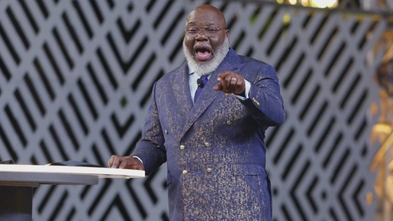 ‘I cannot believe what is happening to me’ | Man alleges T.D. Jakes got in his bed and tried to kiss him, affidavit says