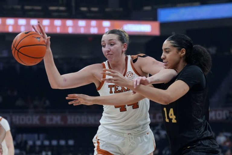 No. 4 Texas dominates from beyond the arc, dumps No. 24 Vanderbilt 87-66