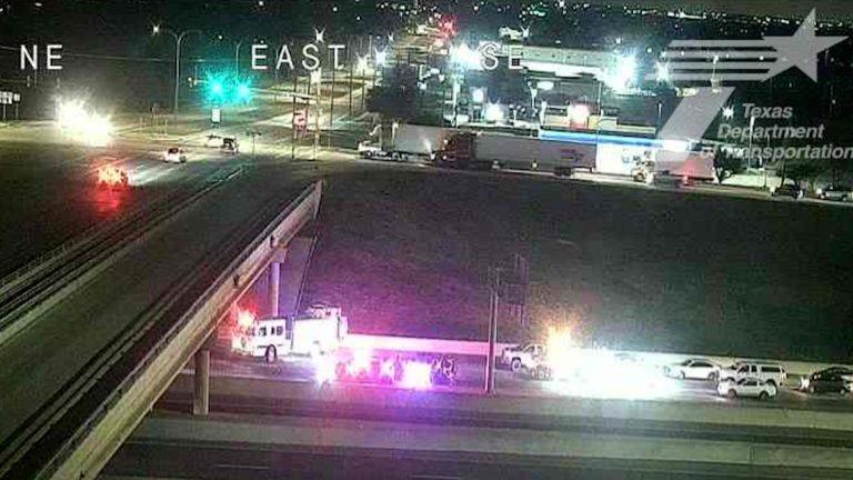 Truck crash shuts down I-35W lanes in north Fort Worth