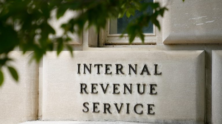 IRS will lay off thousands of probationary workers in the middle of tax season