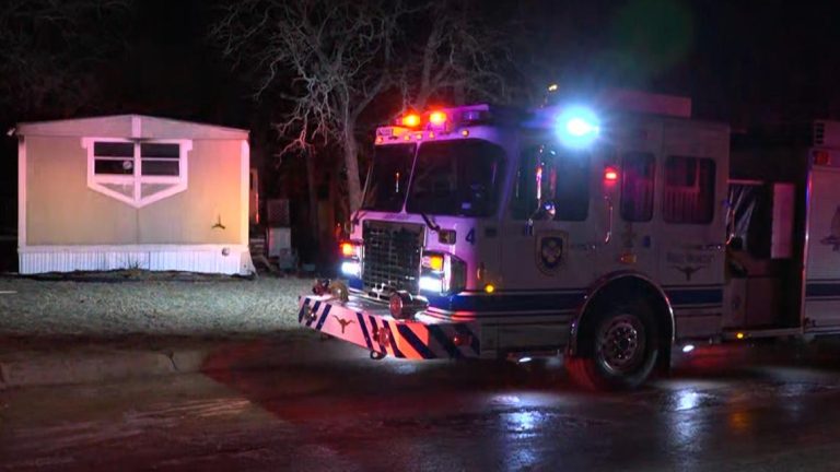 One woman killed in Fort Worth mobile home fire